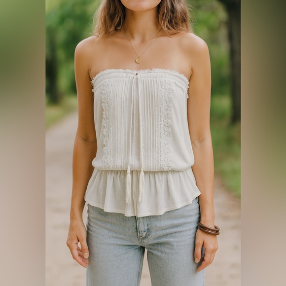 VENUS Tops - VENUS Delicate and romantic white strapless peplum top by Venus XS